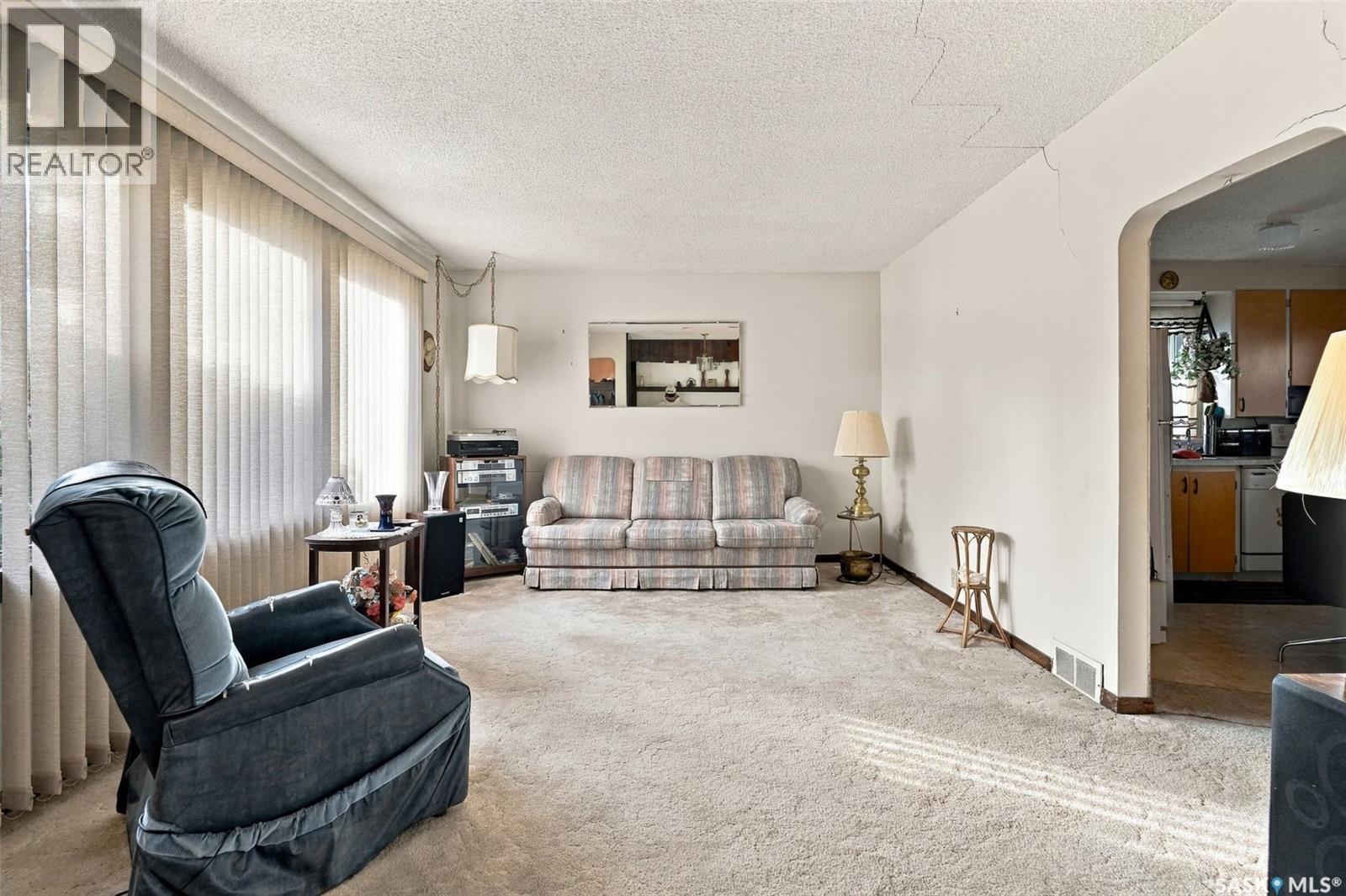 3030 Elphinstone STREET - 3