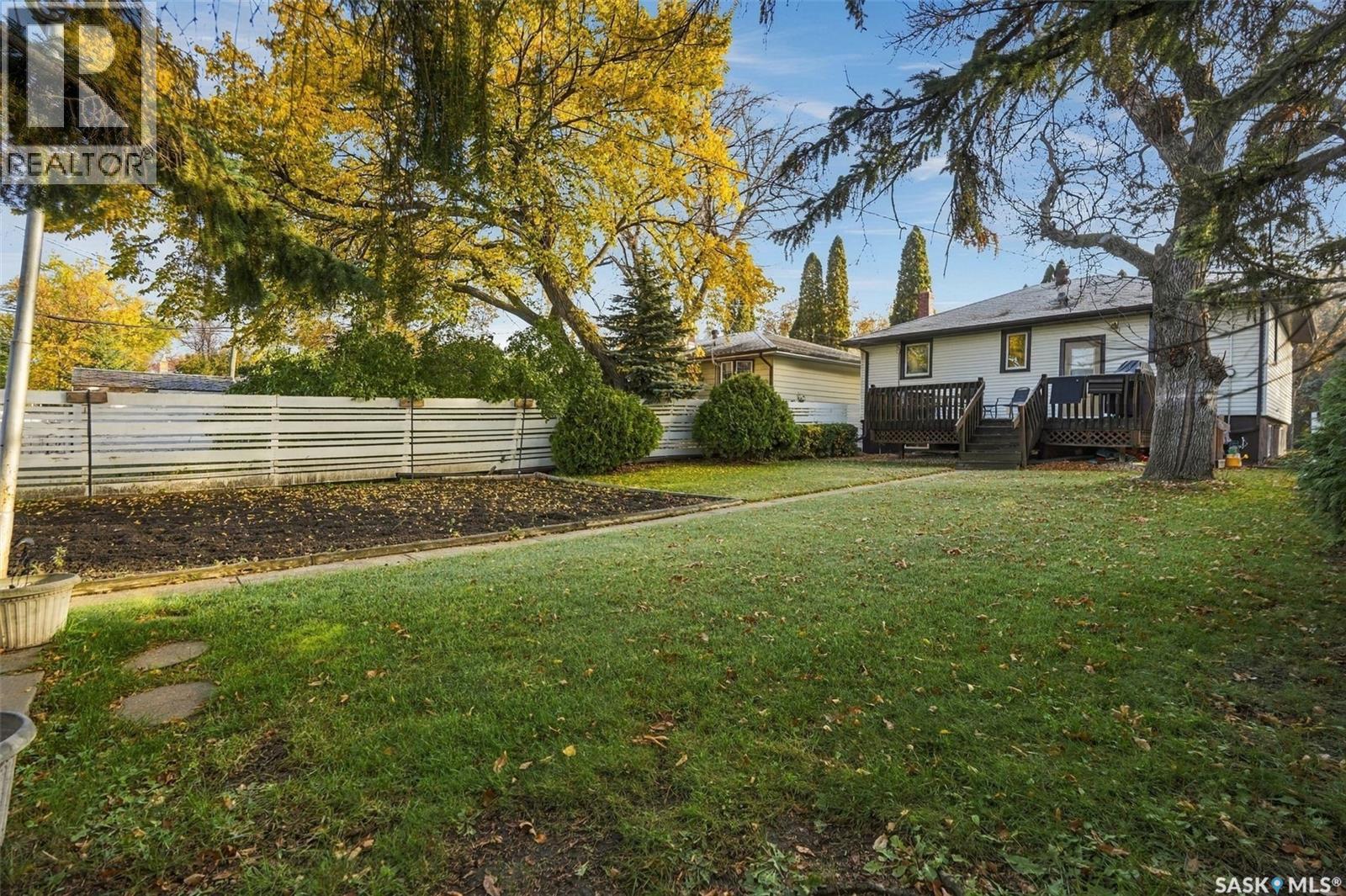 3030 Elphinstone STREET - 30