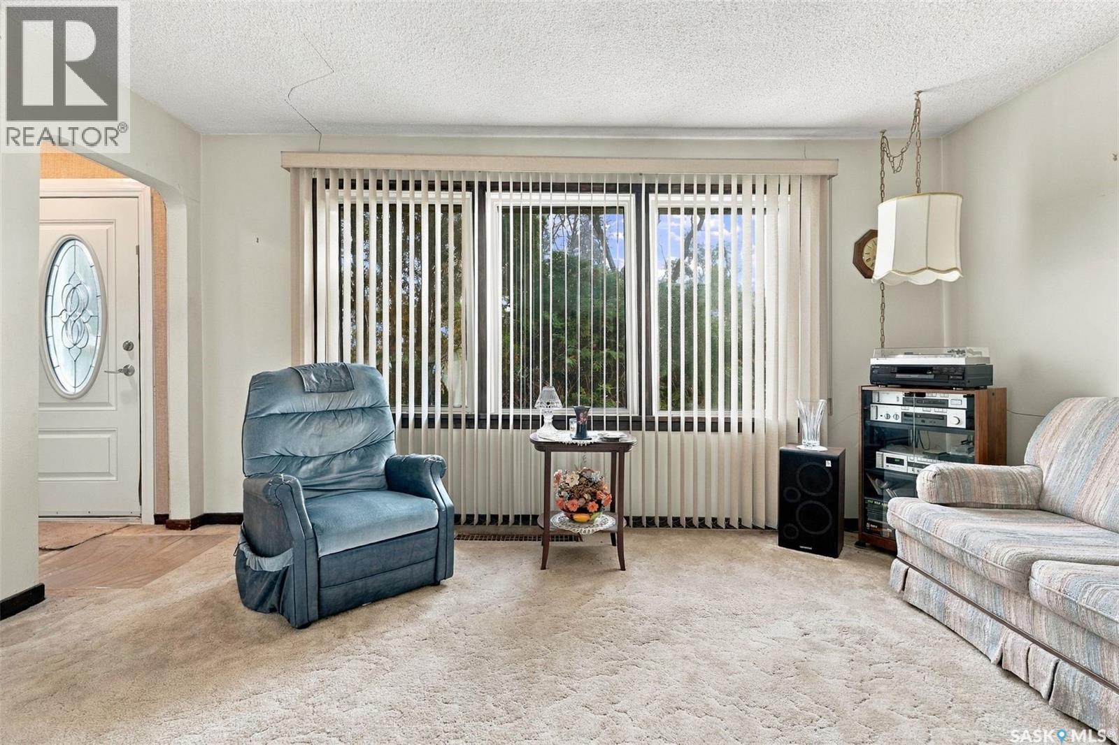 3030 Elphinstone STREET - 4