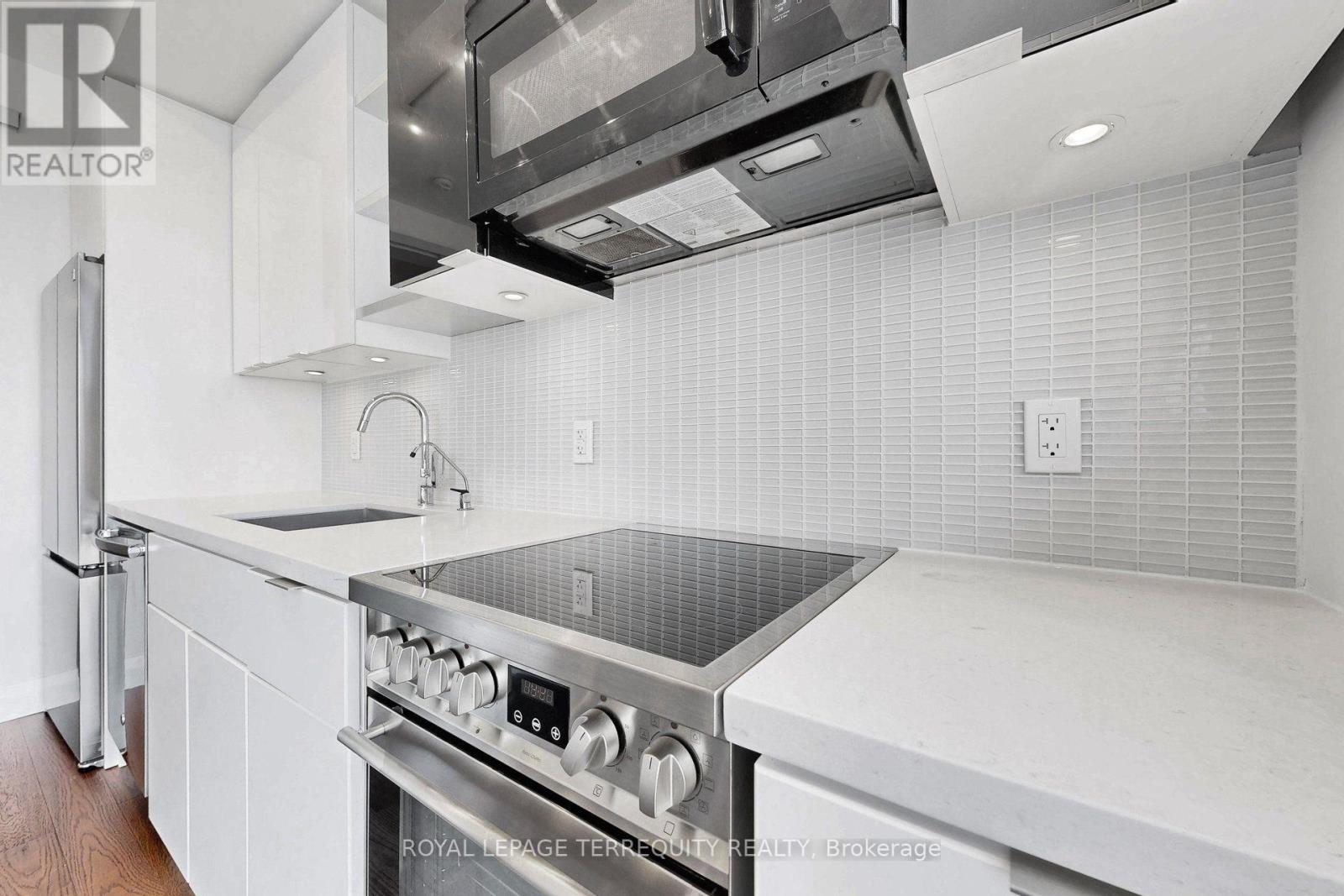 3111- 33 Shore Breeze Drive, Toronto, ON photo 9