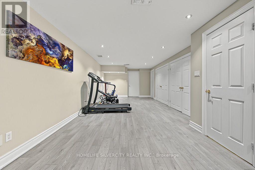 483 Hinchey Crescent — photo 42
