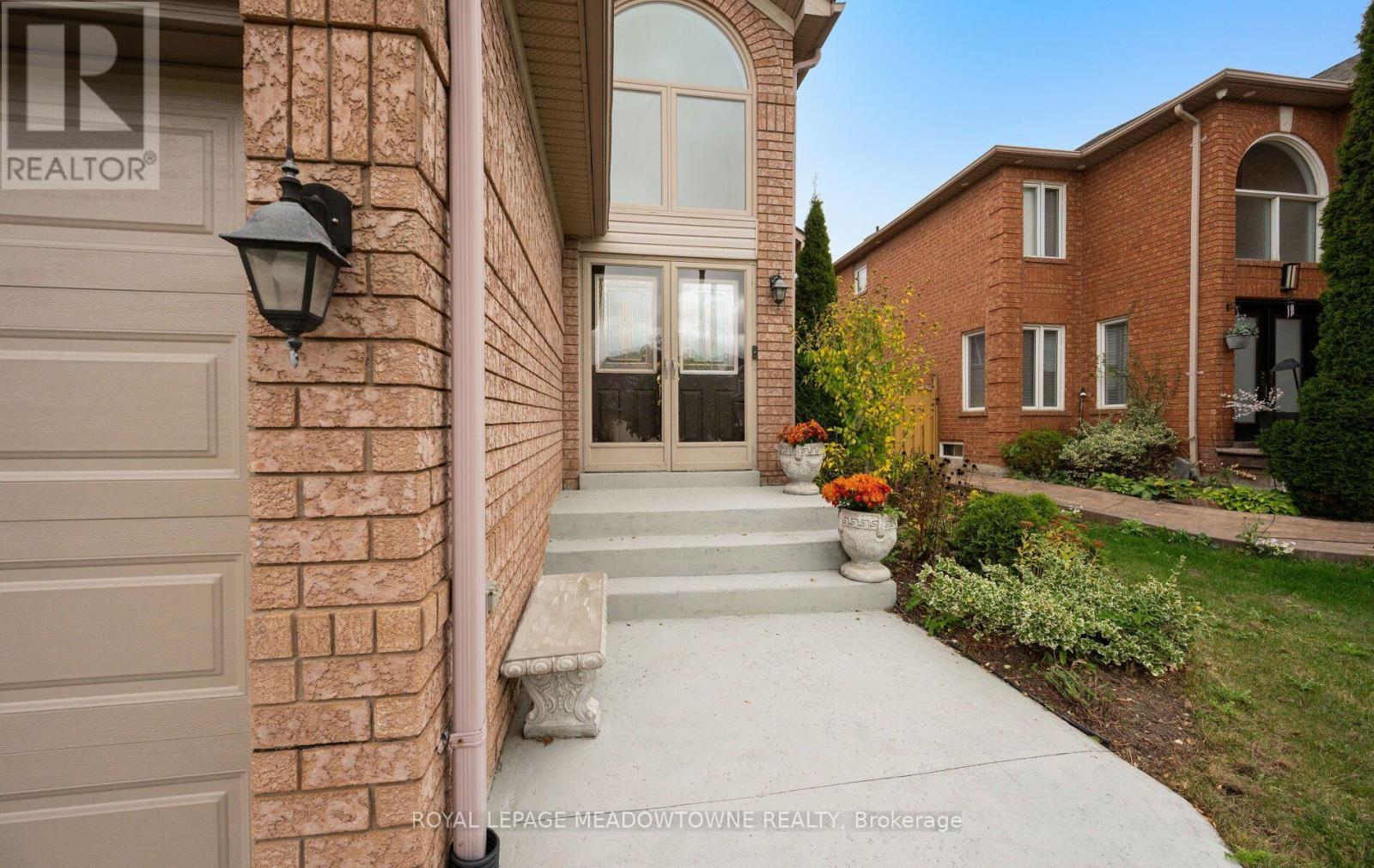 5419 Loonlake Avenue, Mississauga, ON photo 2