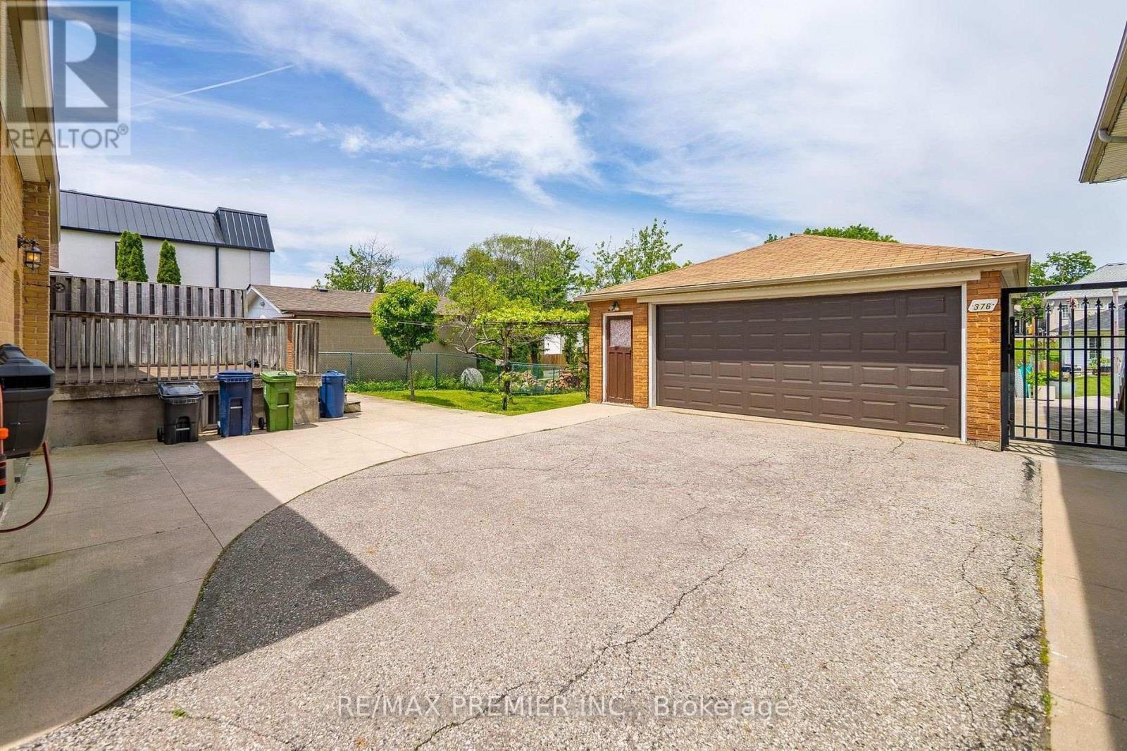 376 Rustic Road — photo 3