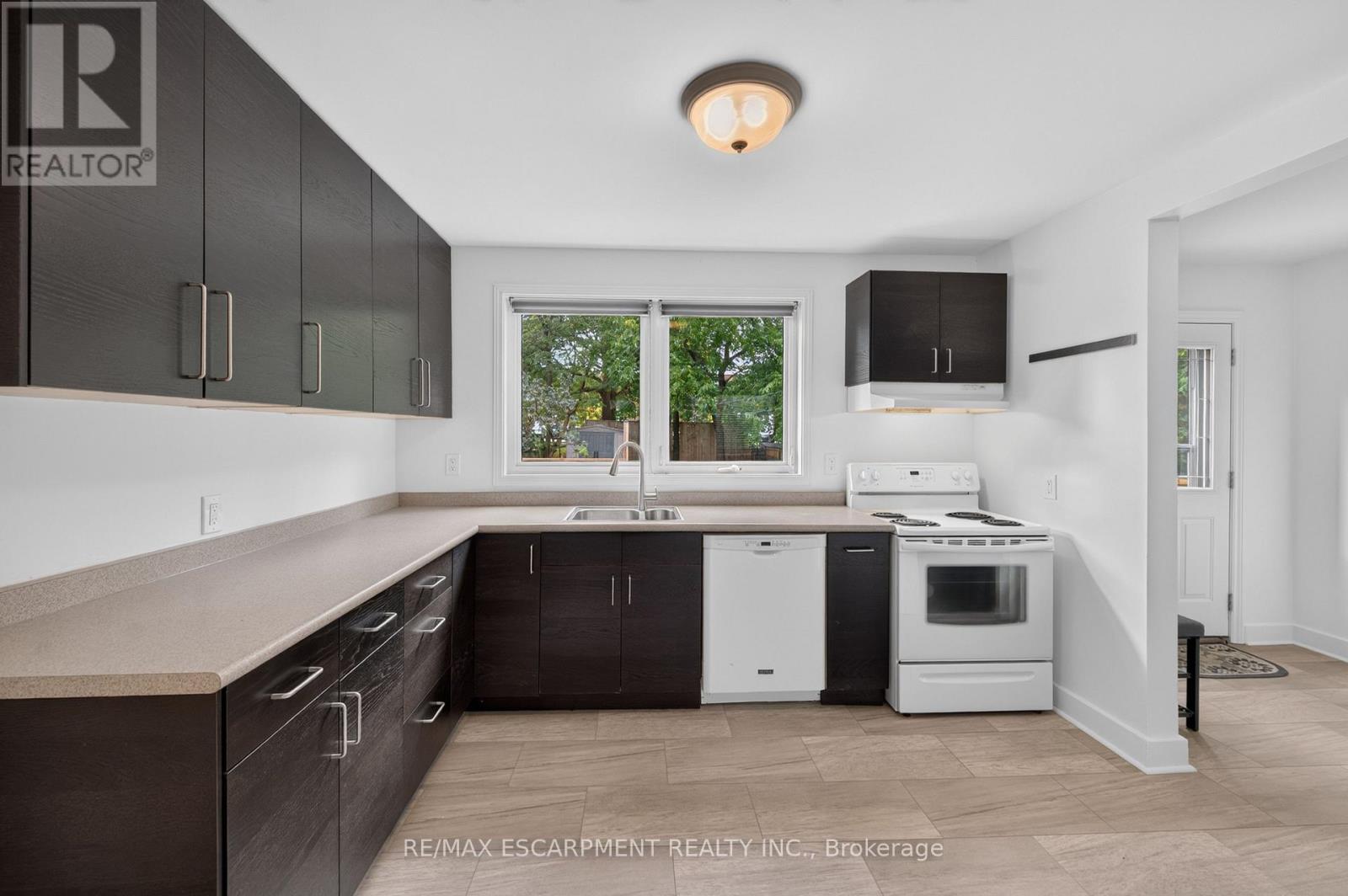247 Homewood Avenue, Hamilton, ON photo 10
