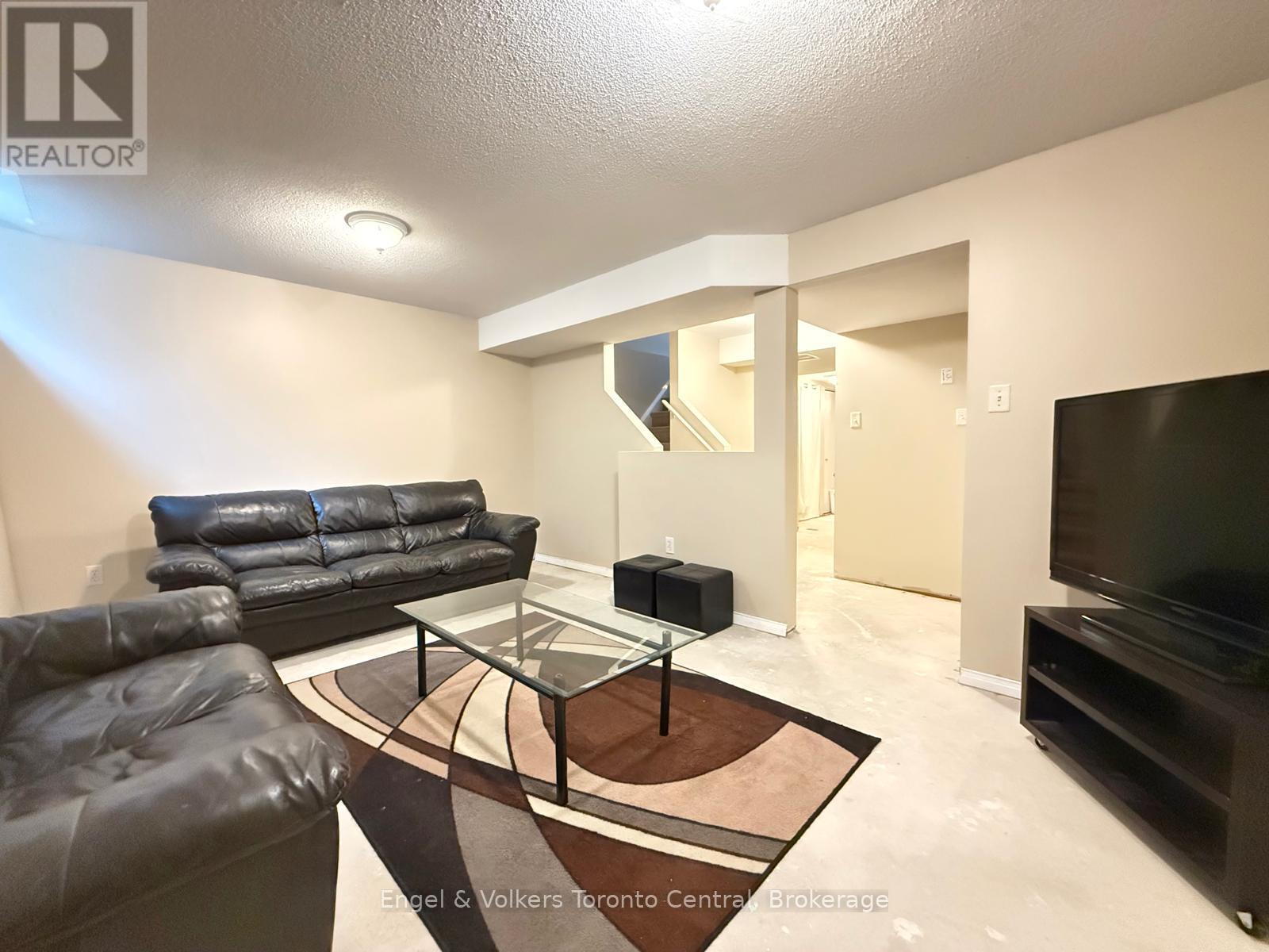 920 Edinburgh Road South — photo 33