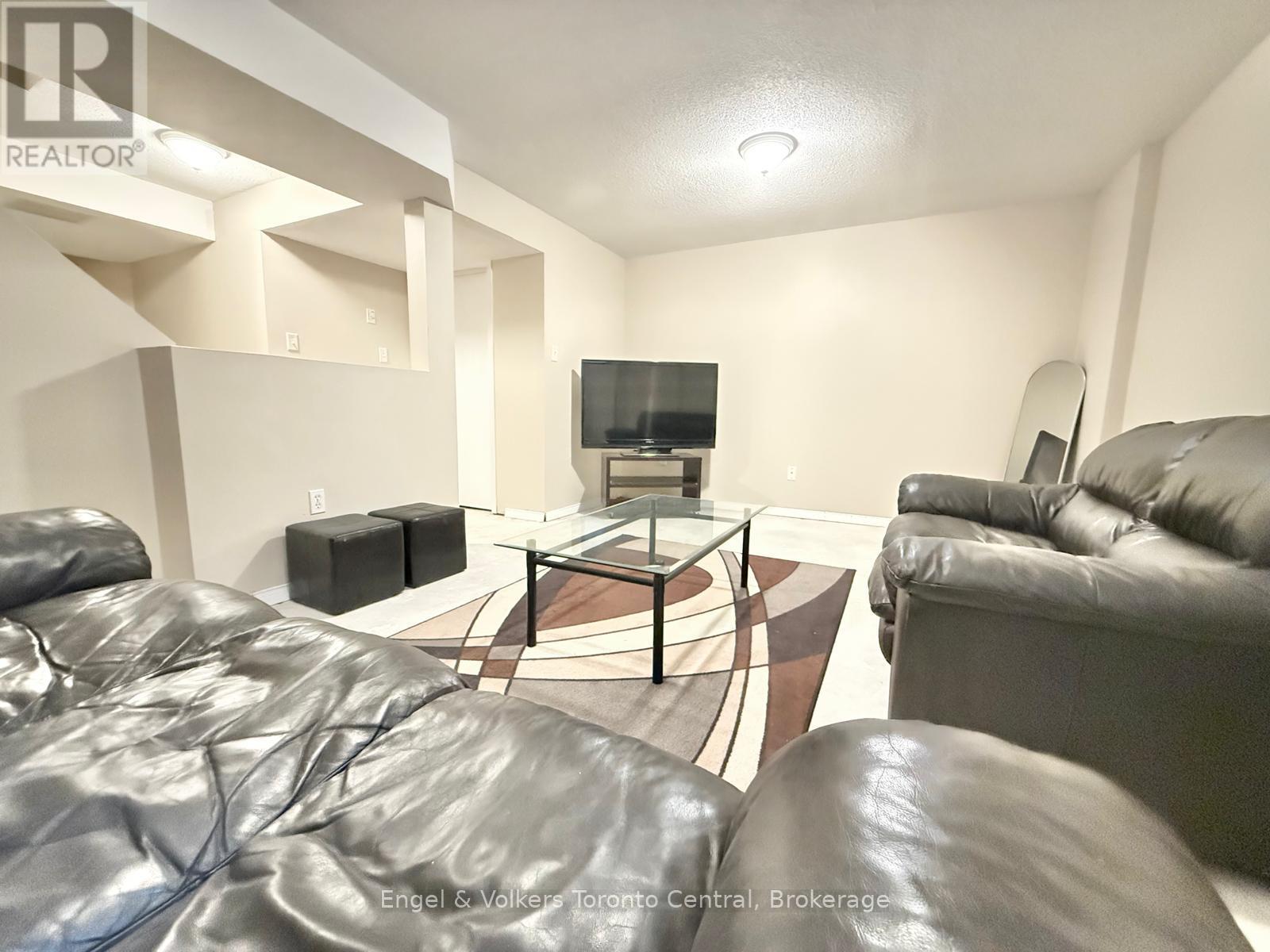 920 Edinburgh Road South — photo 34