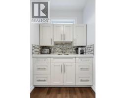 5pc Bathroom - 2030 25 Street Sw, Calgary, AB T3E1X2 Photo 13