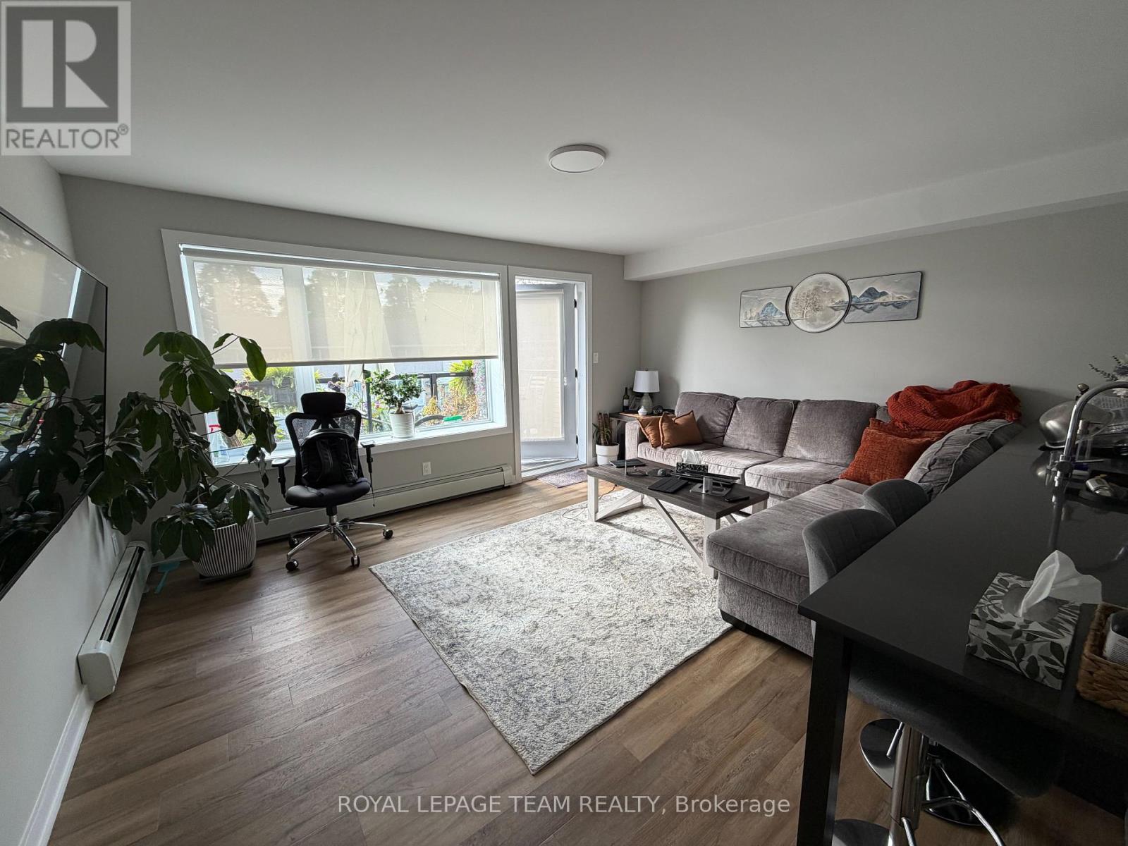 1305 Summerville Avenue — photo 2