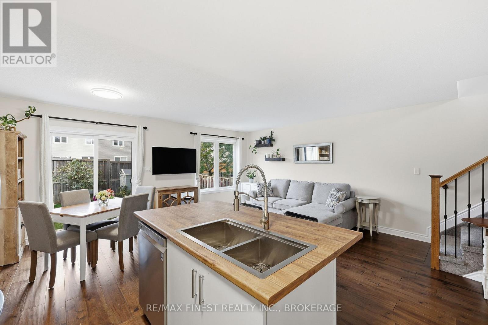 36 Amherst Drive — photo 16