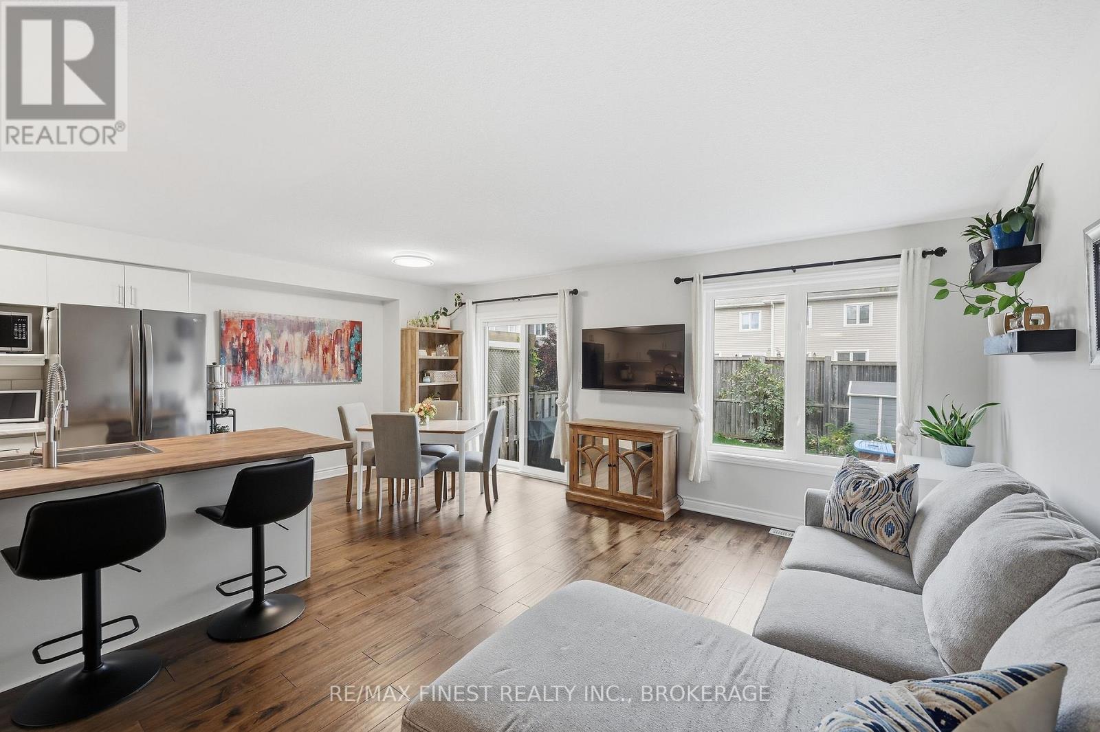36 Amherst Drive — photo 17