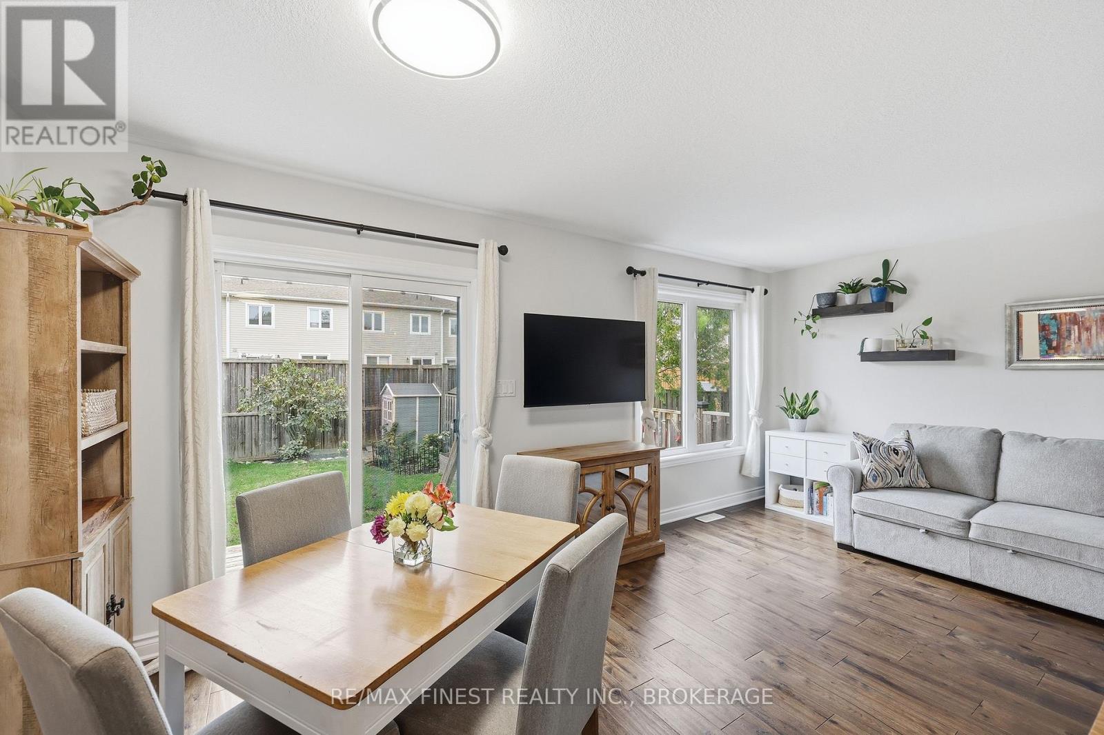 36 Amherst Drive — photo 20