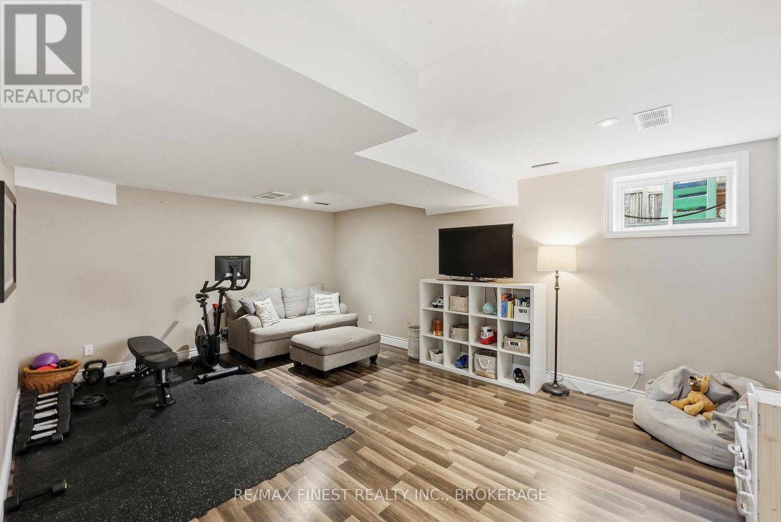 36 Amherst Drive — photo 33