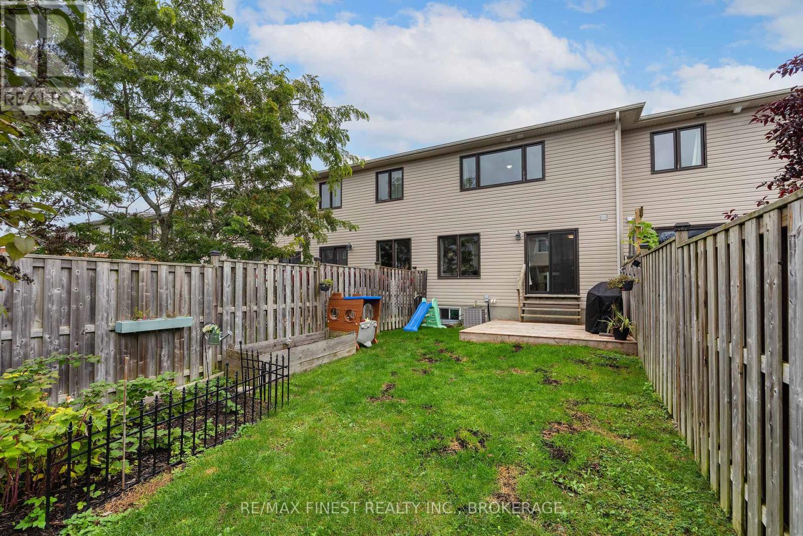36 Amherst Drive — photo 43