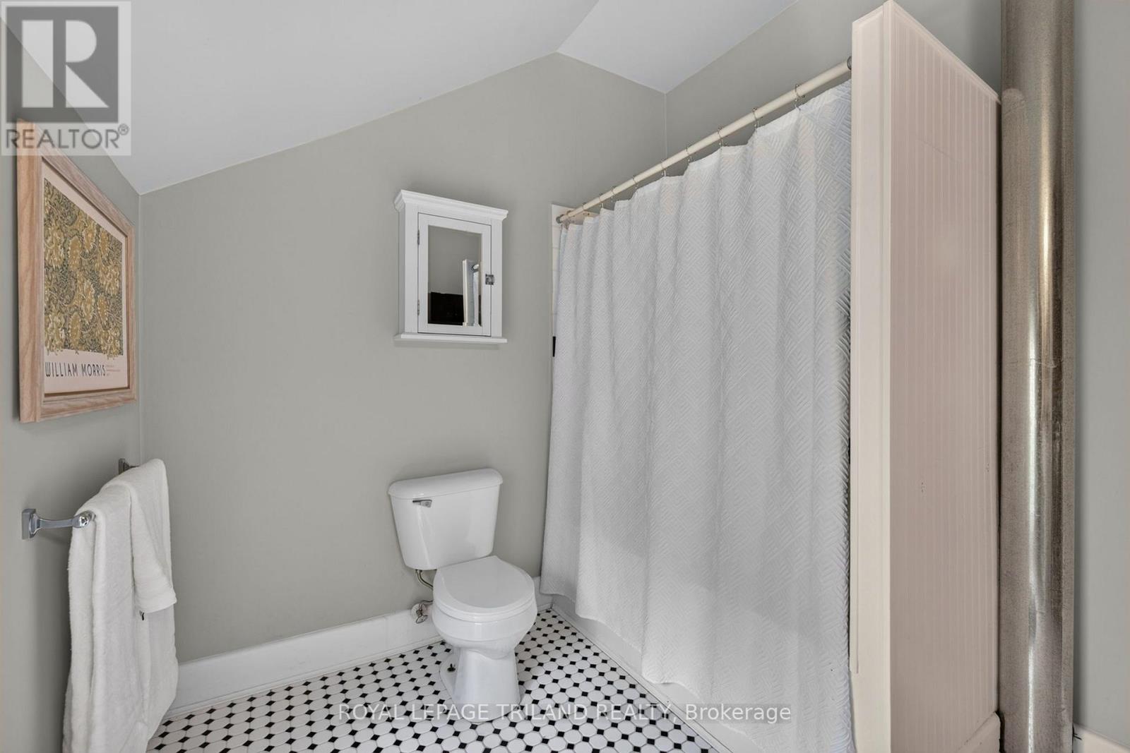 64 South Street West — photo 32