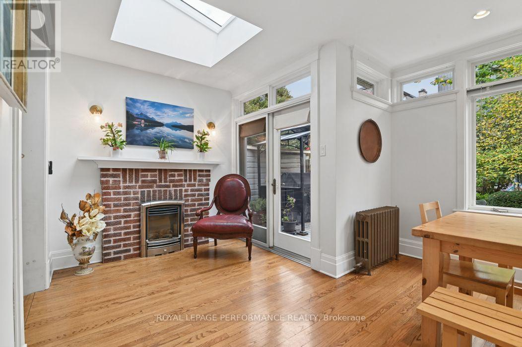 16 Renfrew Avenue