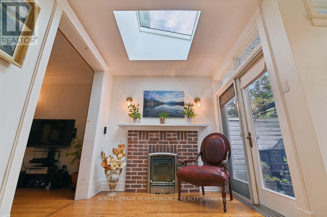 16 Renfrew Avenue