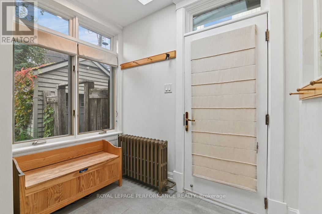 16 Renfrew Avenue