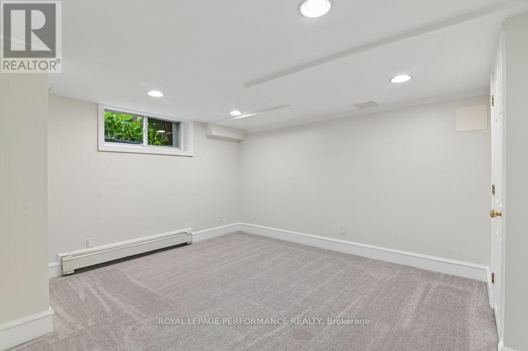 16 Renfrew Avenue