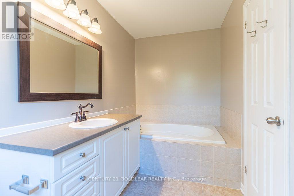 2260 Brockstone Crescent — photo 24