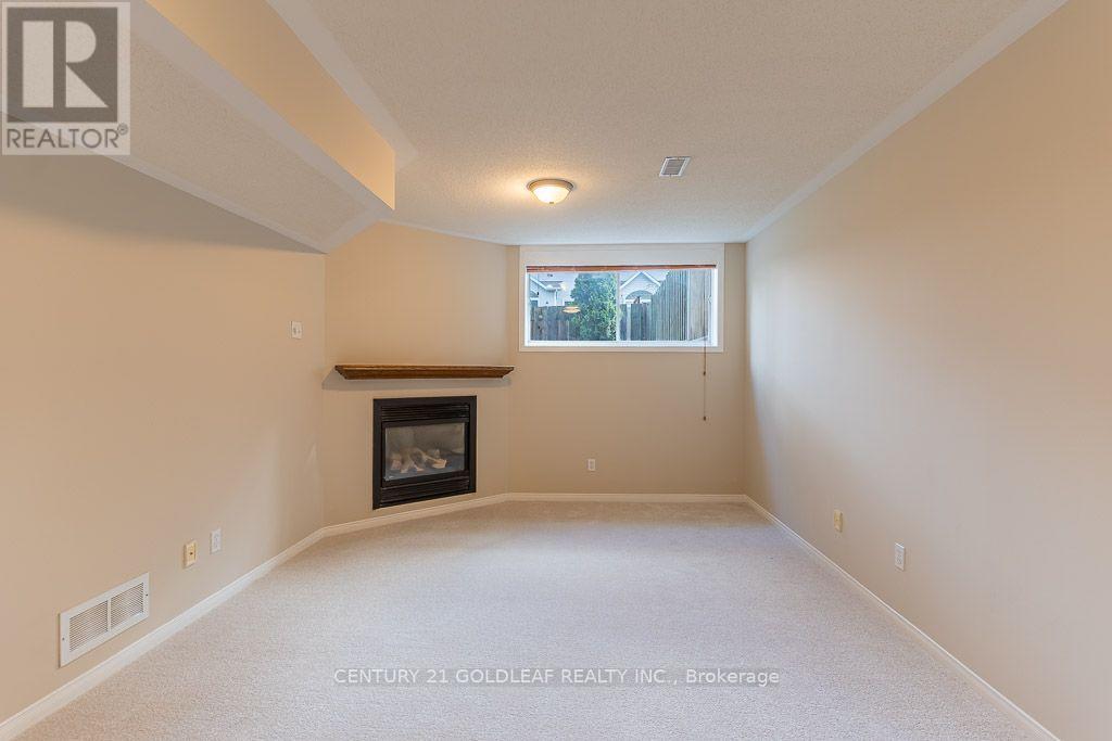2260 Brockstone Crescent — photo 33