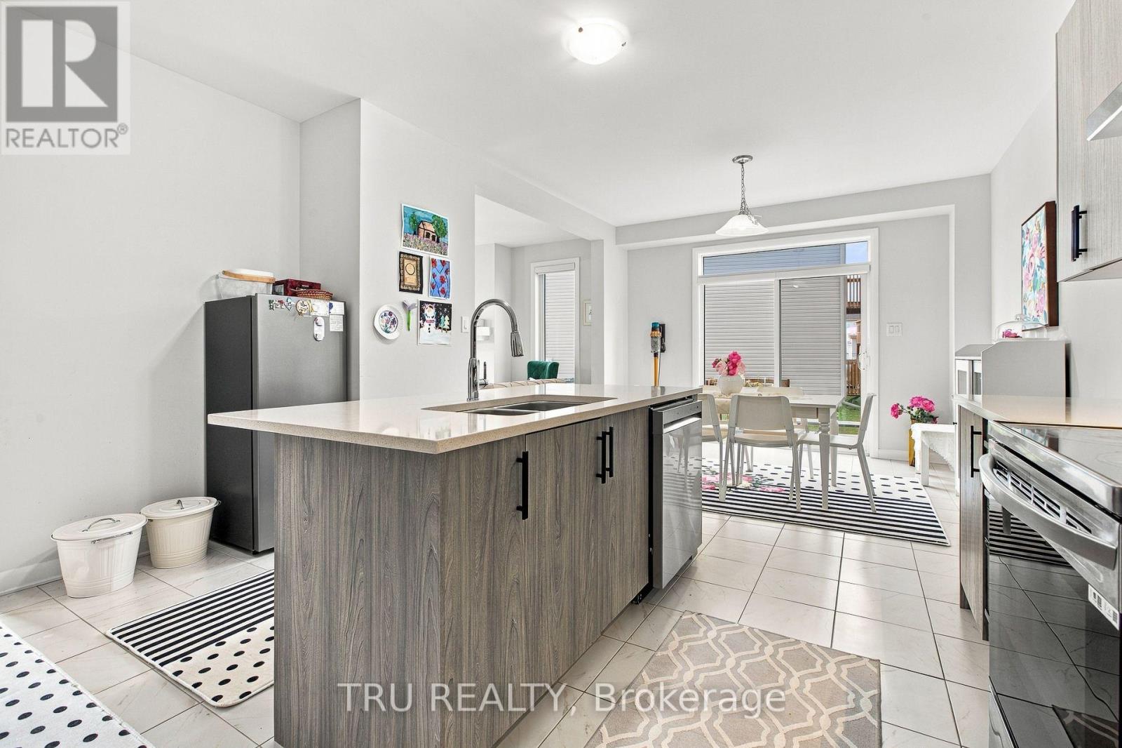 624 Galarneau Way — photo 16