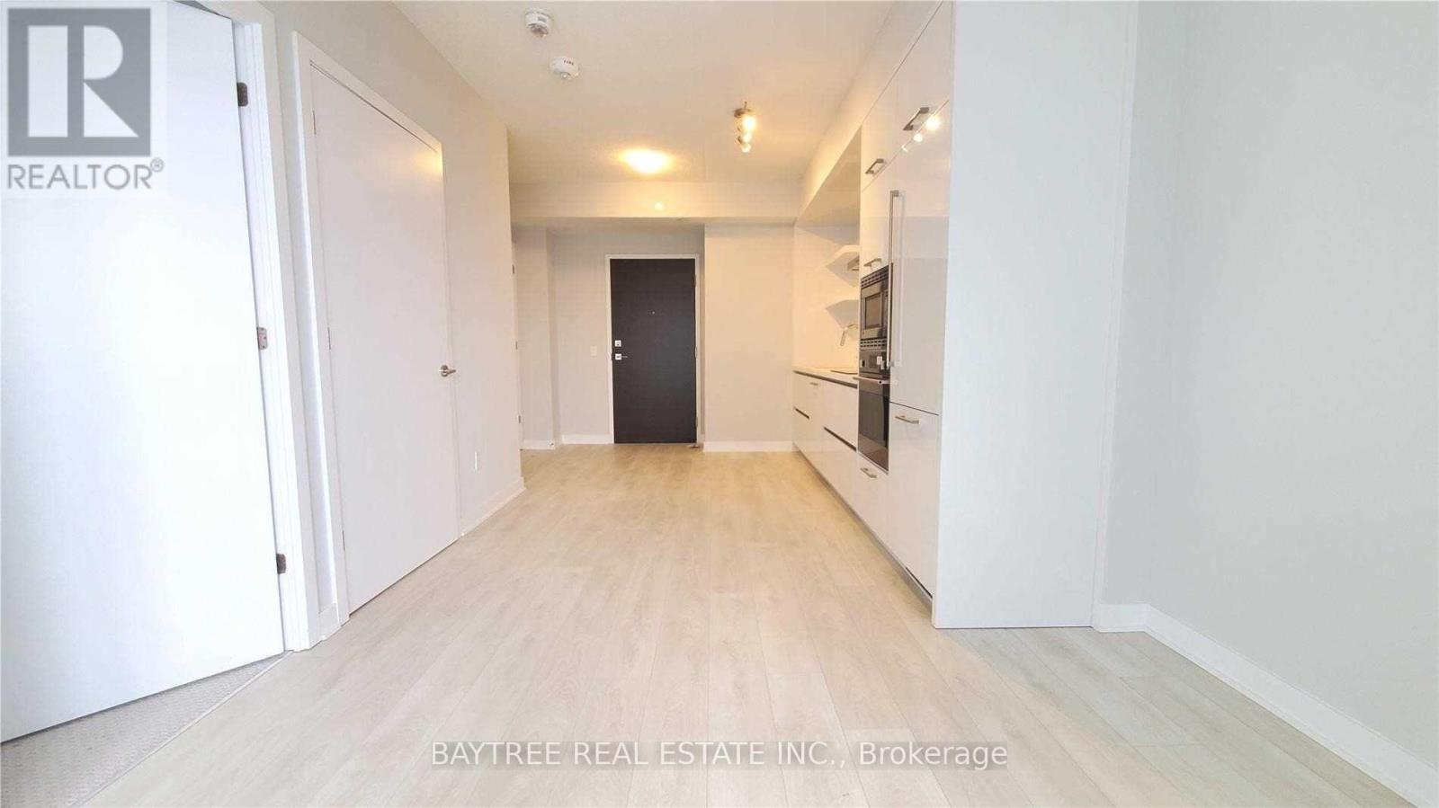 2221 Yonge Street — photo 4