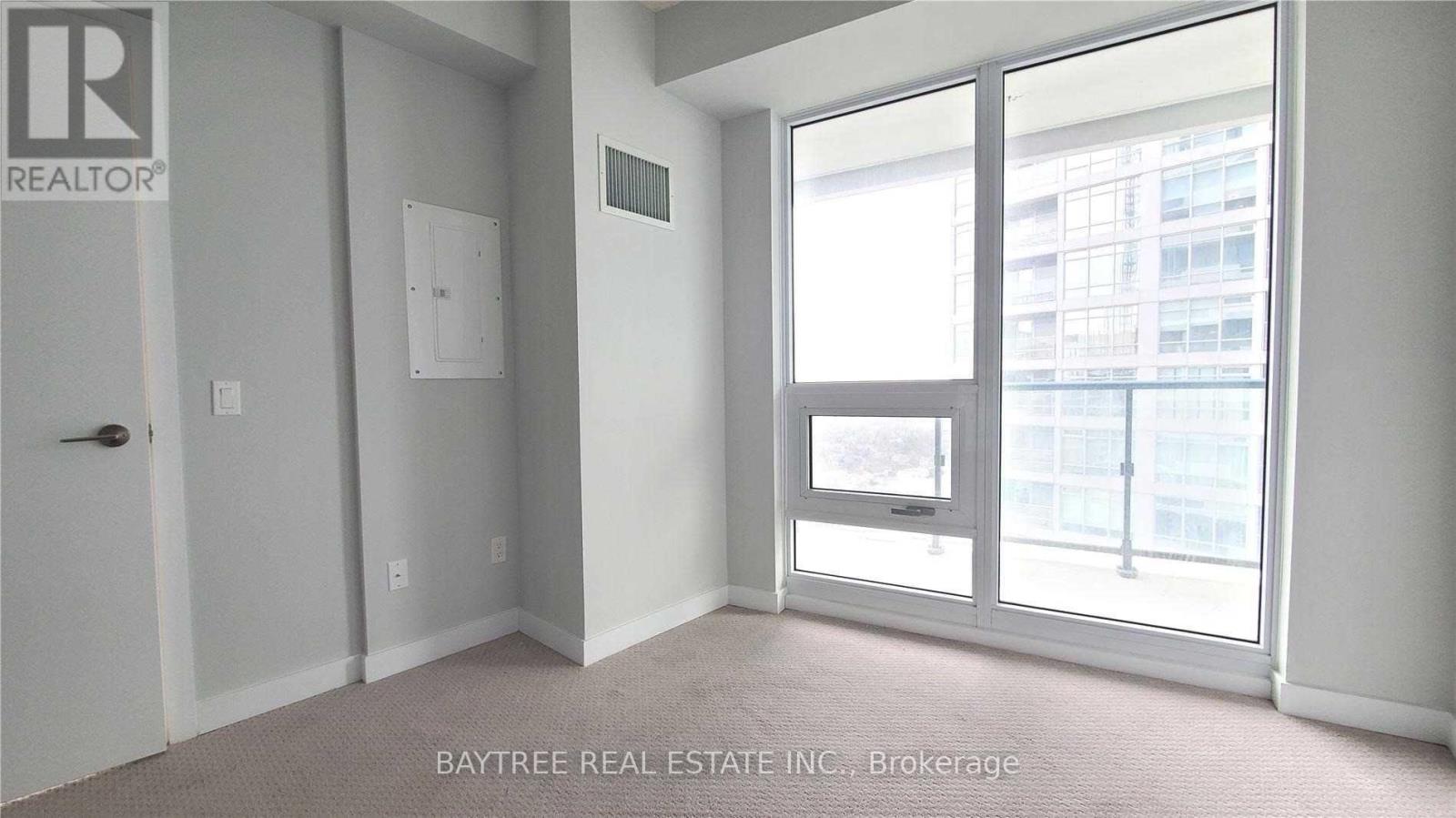 2221 Yonge Street — photo 7