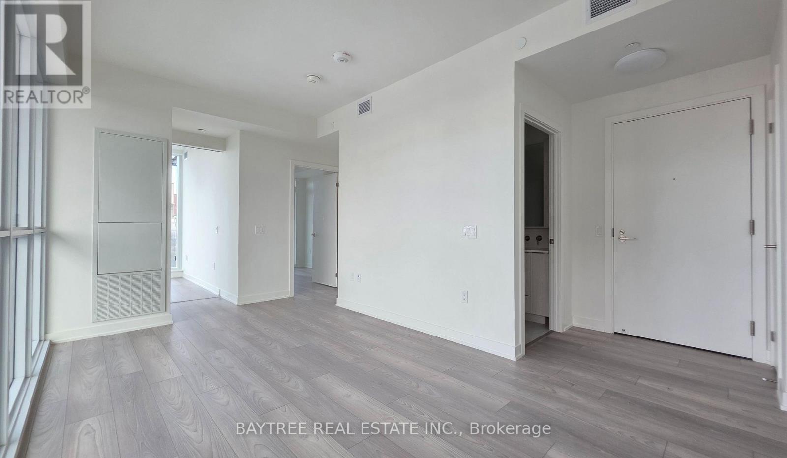 120 Broadway Avenue — photo 12