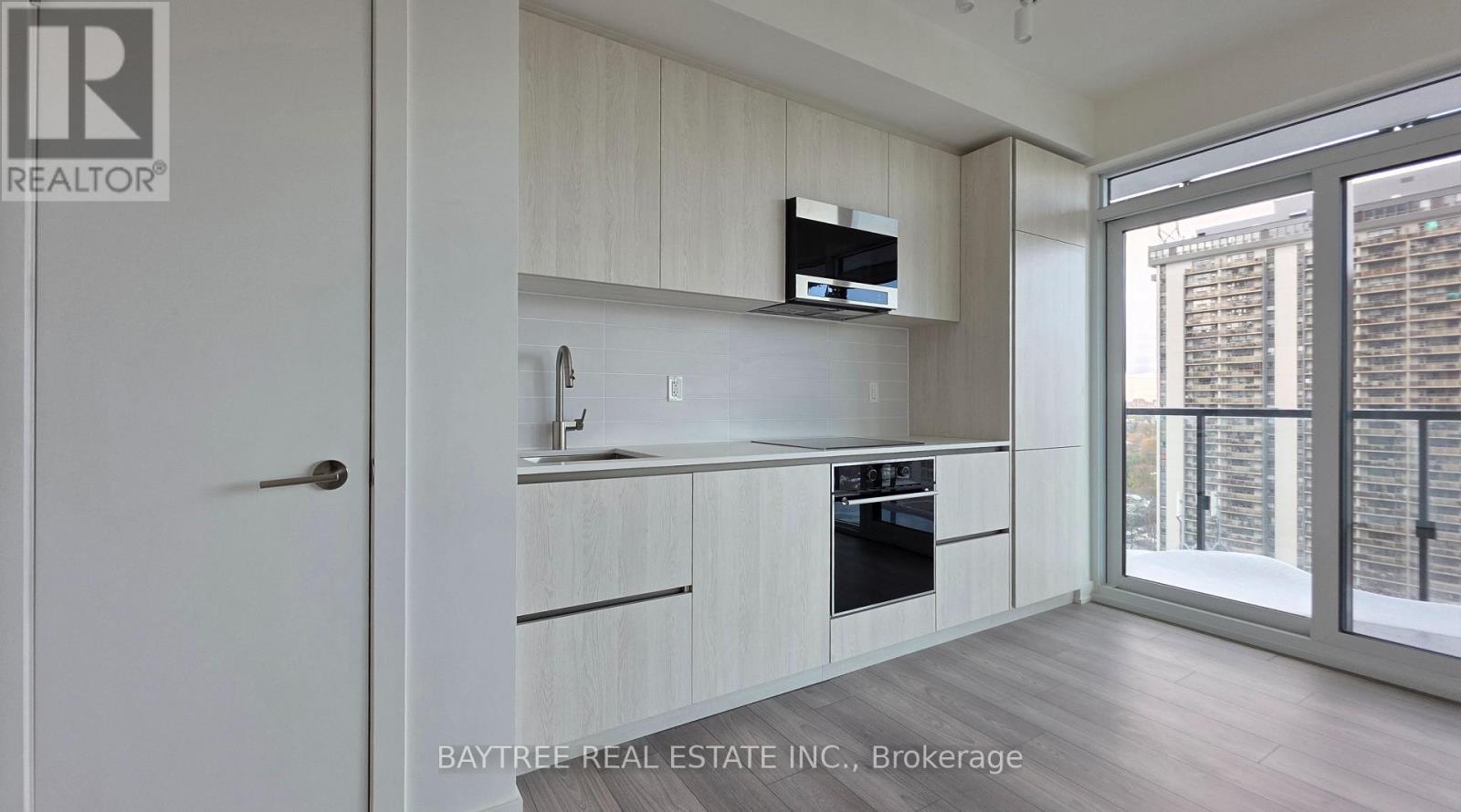 120 Broadway Avenue — photo 2