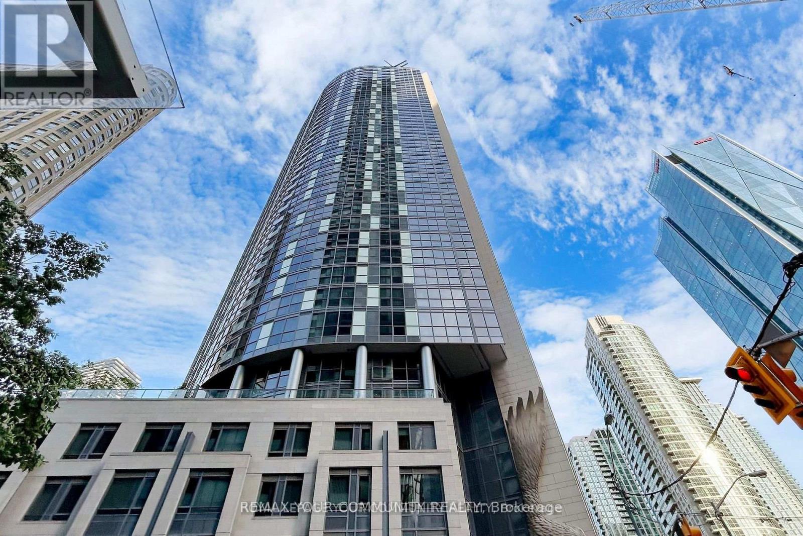 1 The Esplanade — photo 25