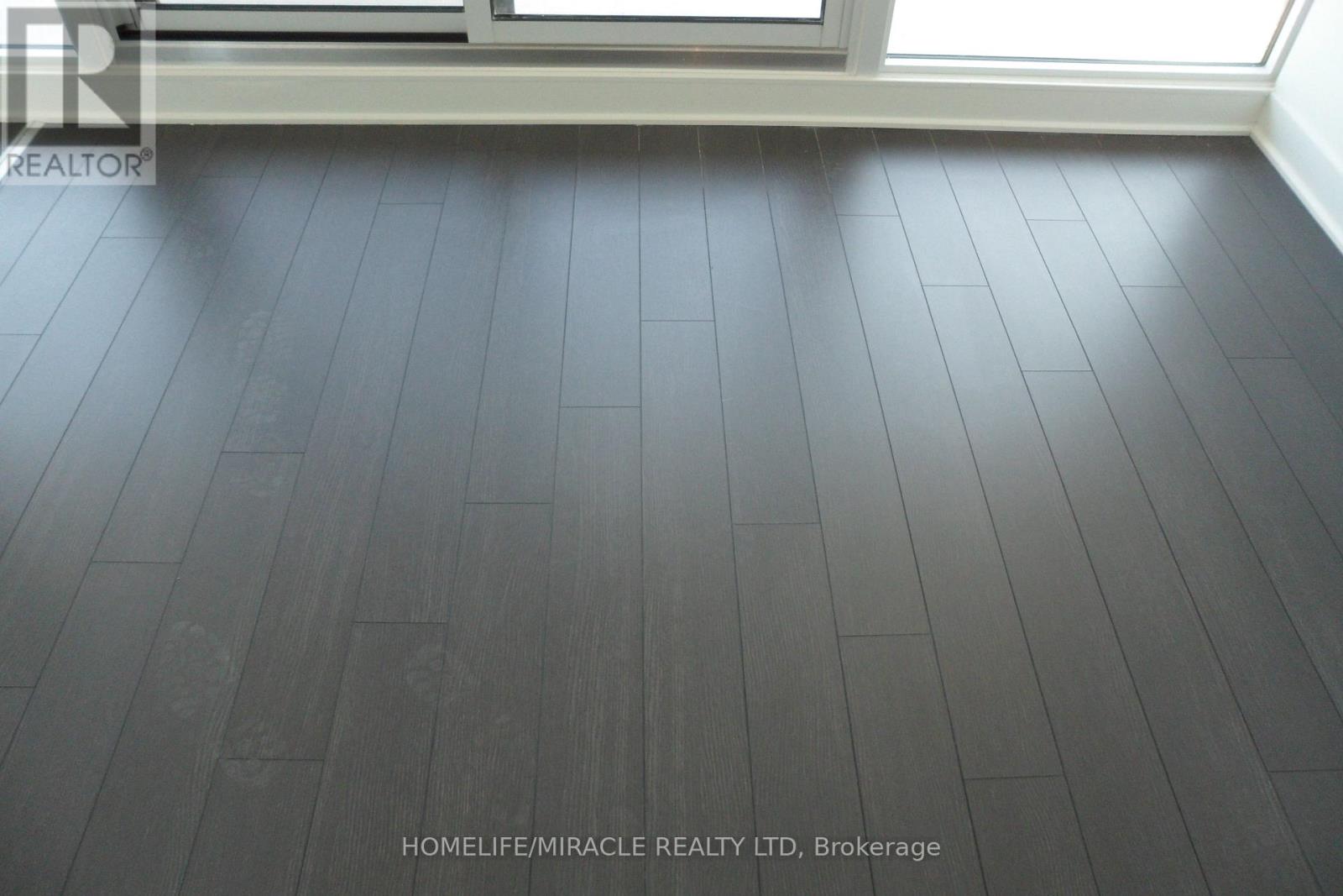 290 Adelaide Street West — photo 4