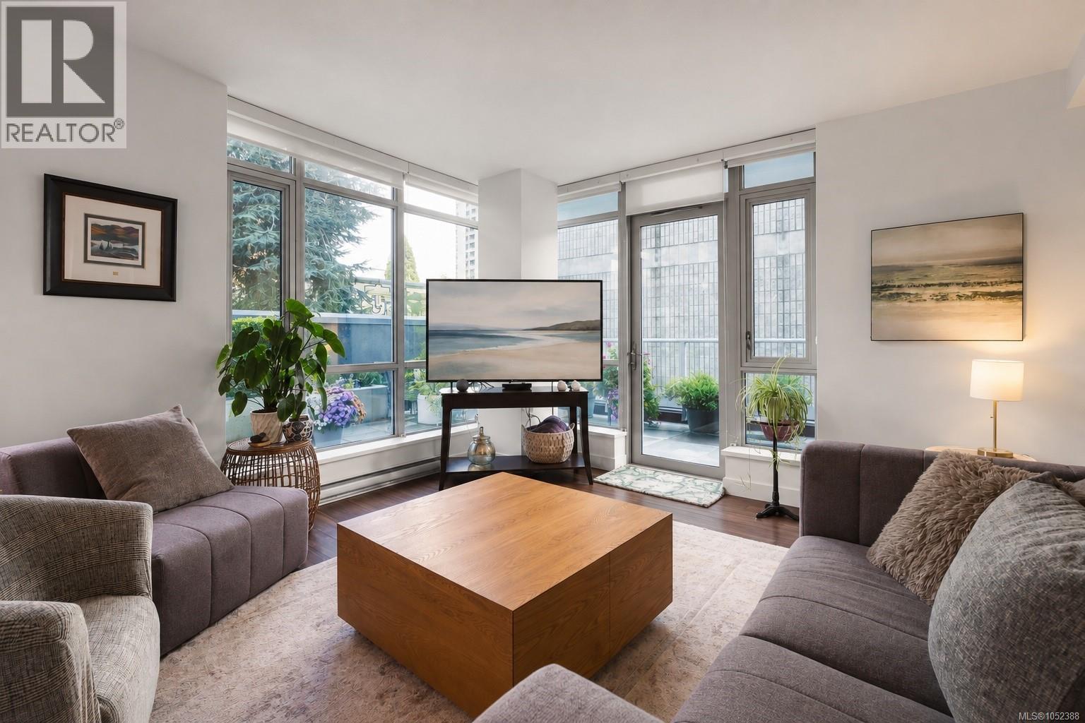#204 838 Broughton St - 3