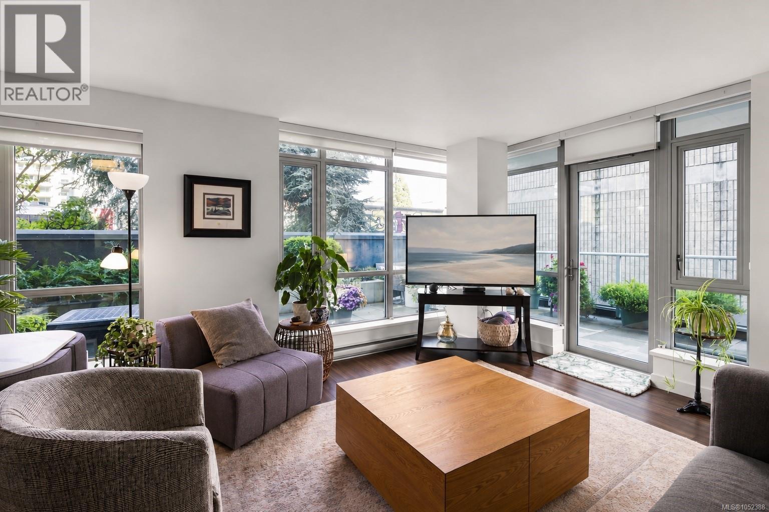 #204 838 Broughton St - 5