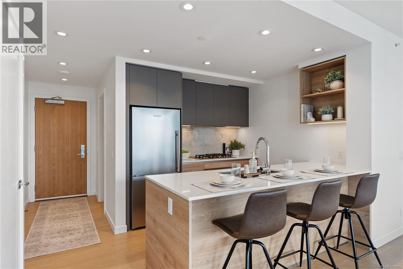 #908 369 Tyee Rd - 6