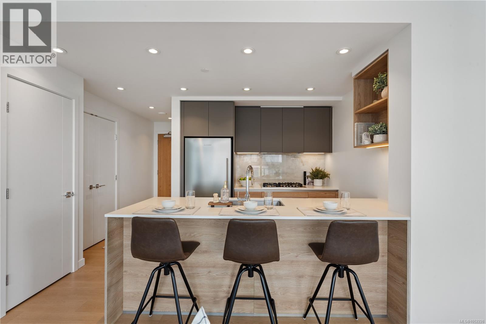 #908 369 Tyee Rd - 7