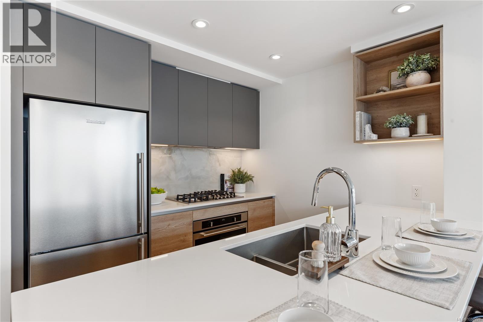 #908 369 Tyee Rd - 8