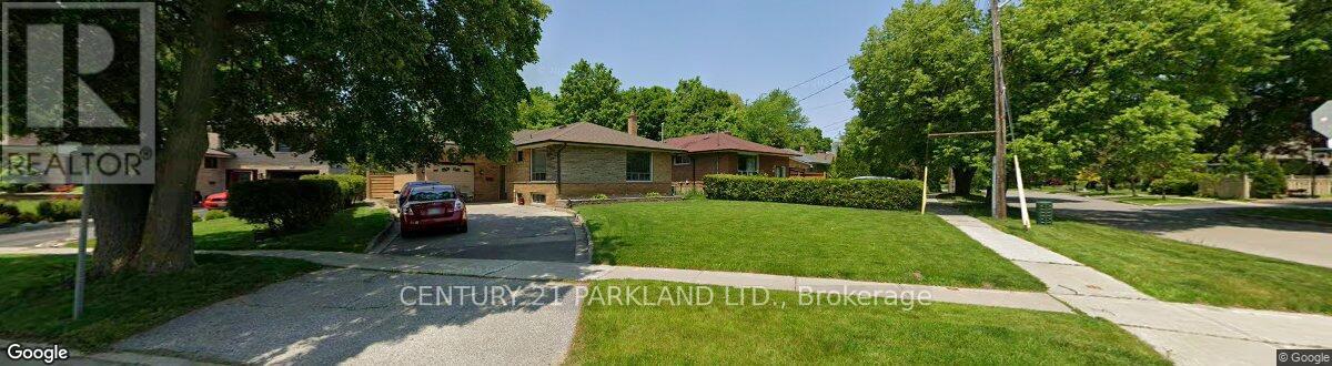 22 WATERFIELD DRIVE