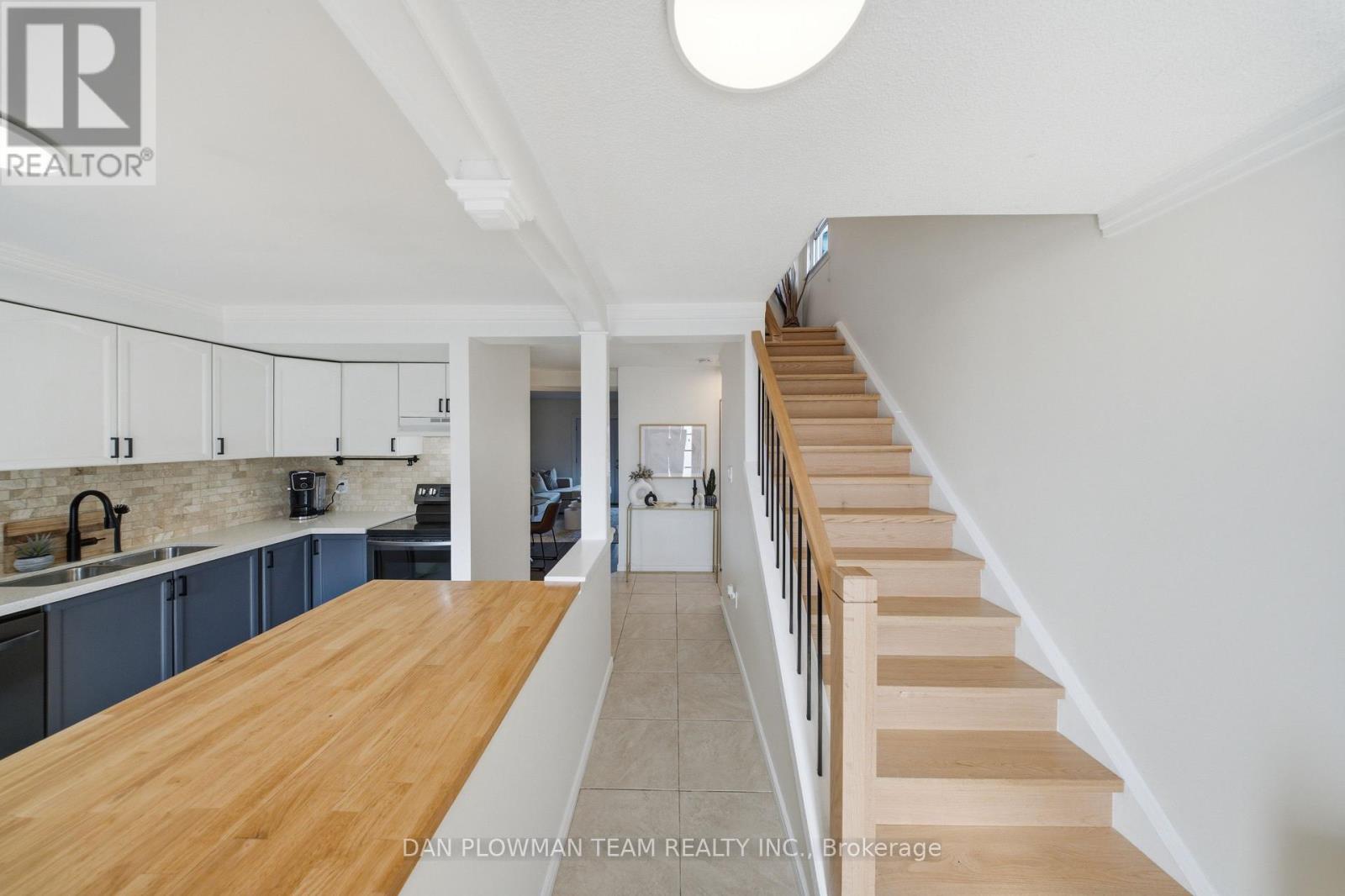 1204 Southdale Avenue, Oshawa, ON photo 4