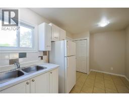 Living room - 253 Hampton Avenue, Sarnia, ON N7S4Z2 Photo 9