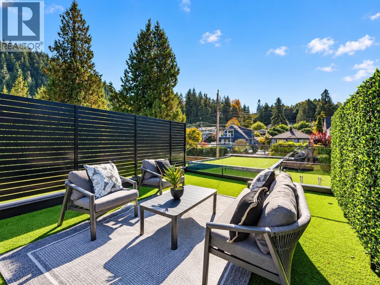 Photo 28 of 30