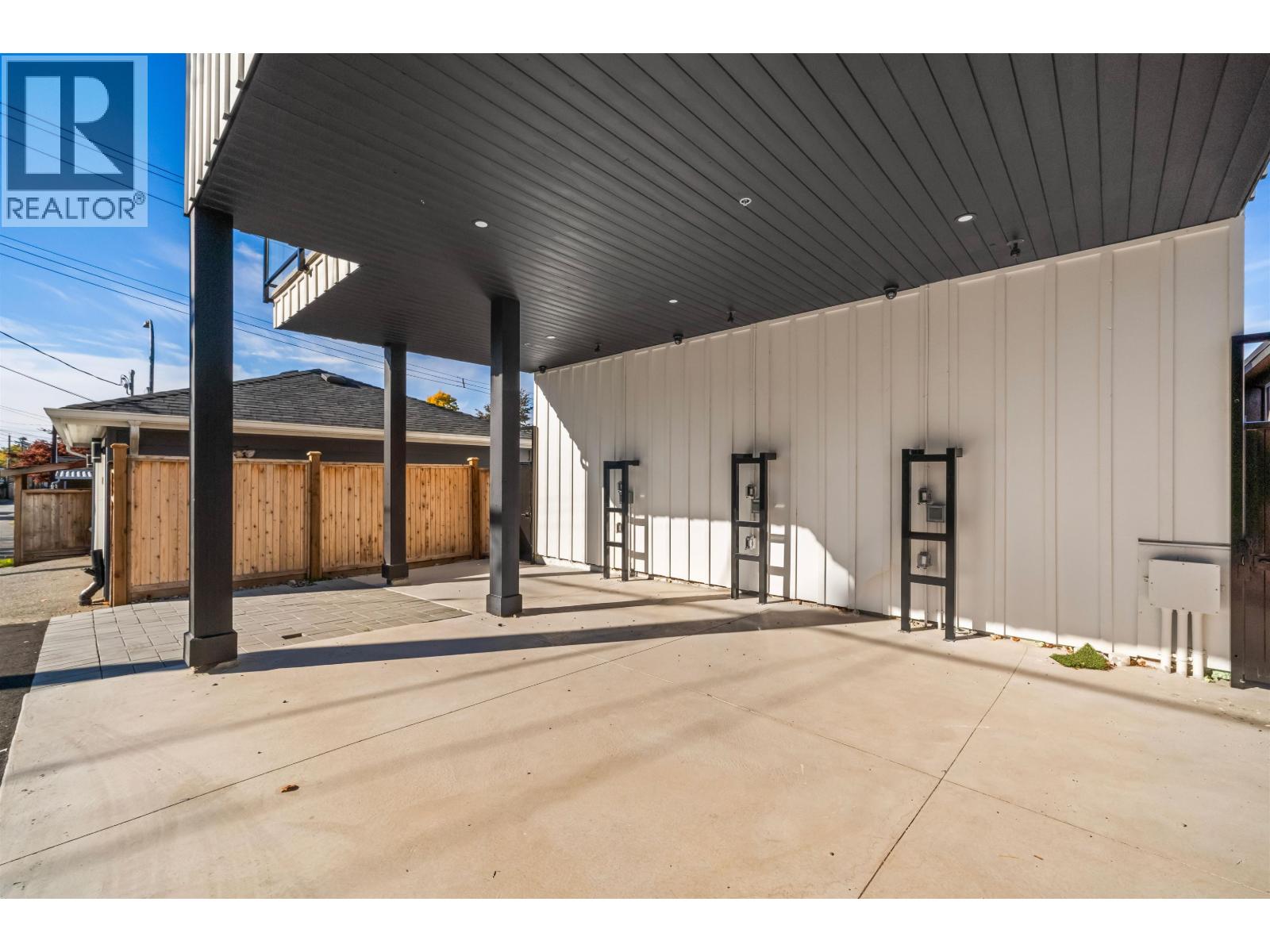 Photo of 2 2710 KITCHENER STREET 23