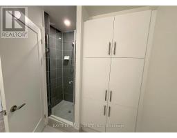 812 - 95 Oneida Crescent, Richmond Hill, ON L4B0H5 Photo 7