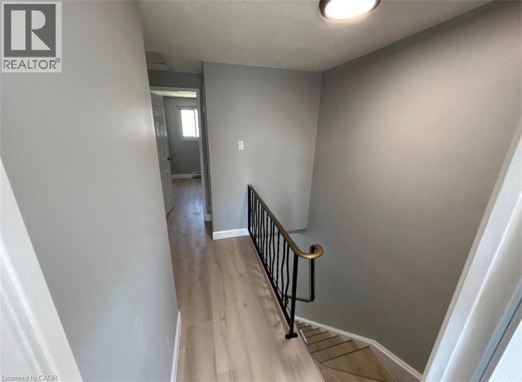 144 Jansen Avenue — photo 8