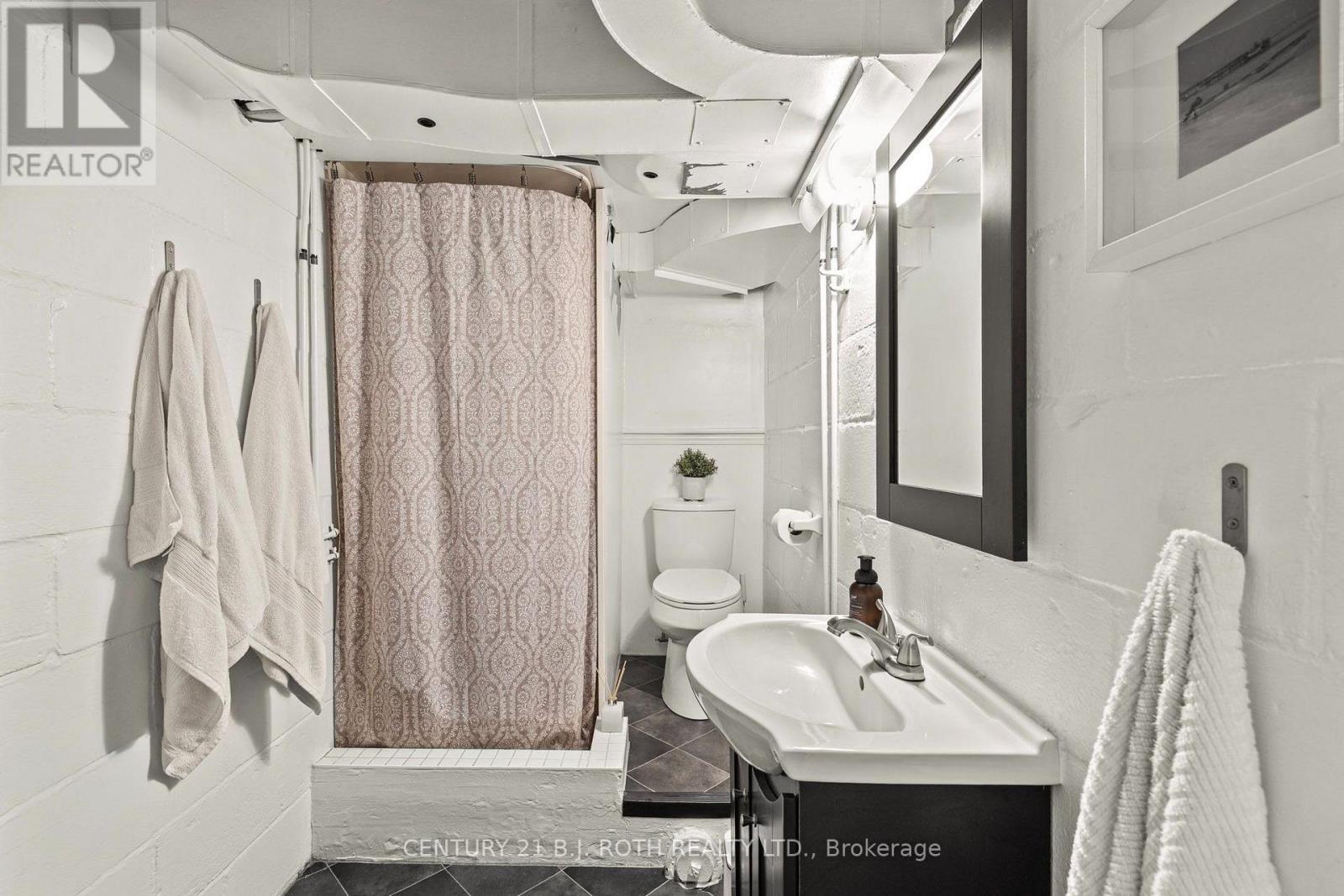 17 Granville Street, Barrie, ON photo 33