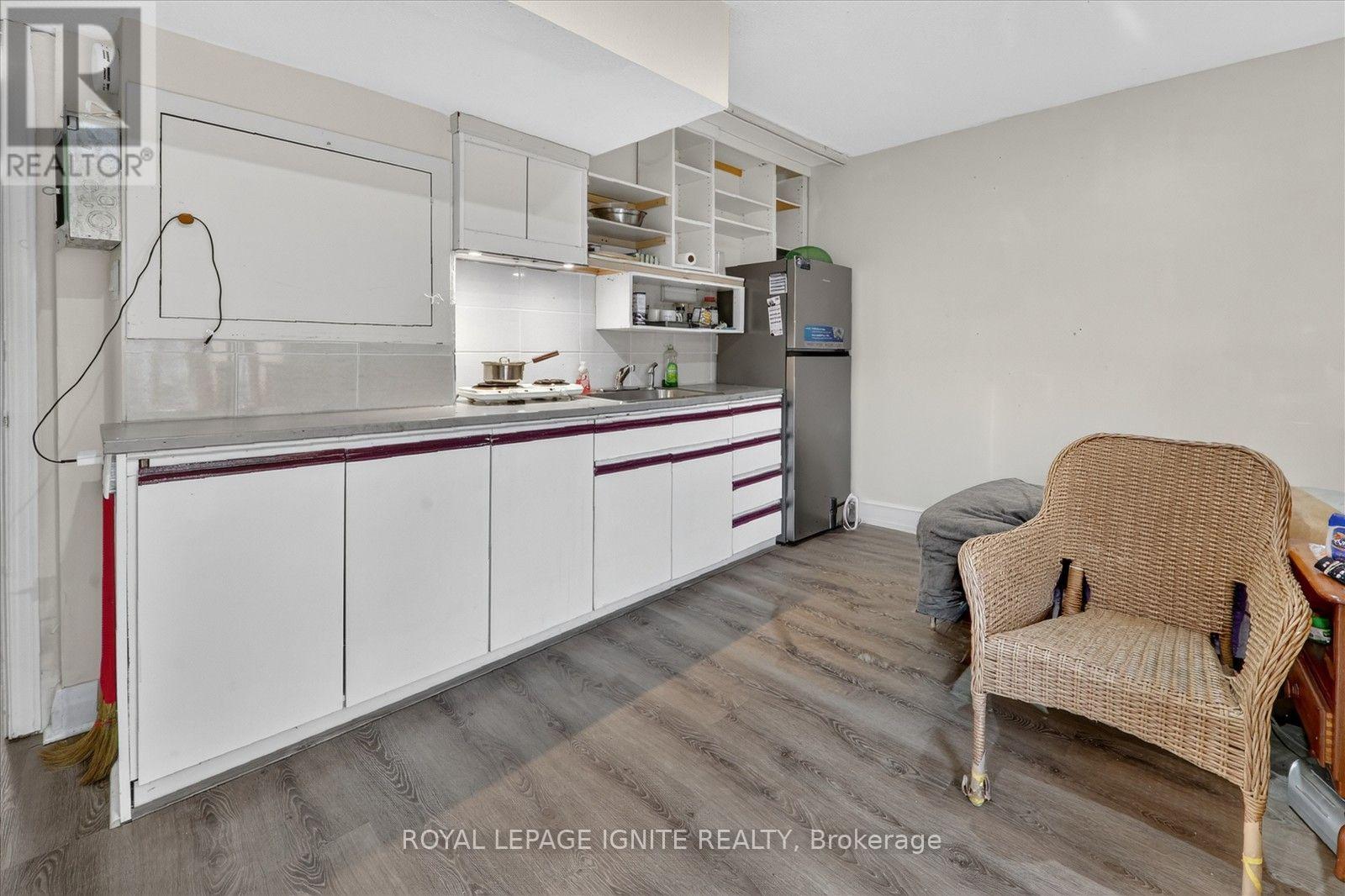 #33 200 MURISON BOULEVARD - 29