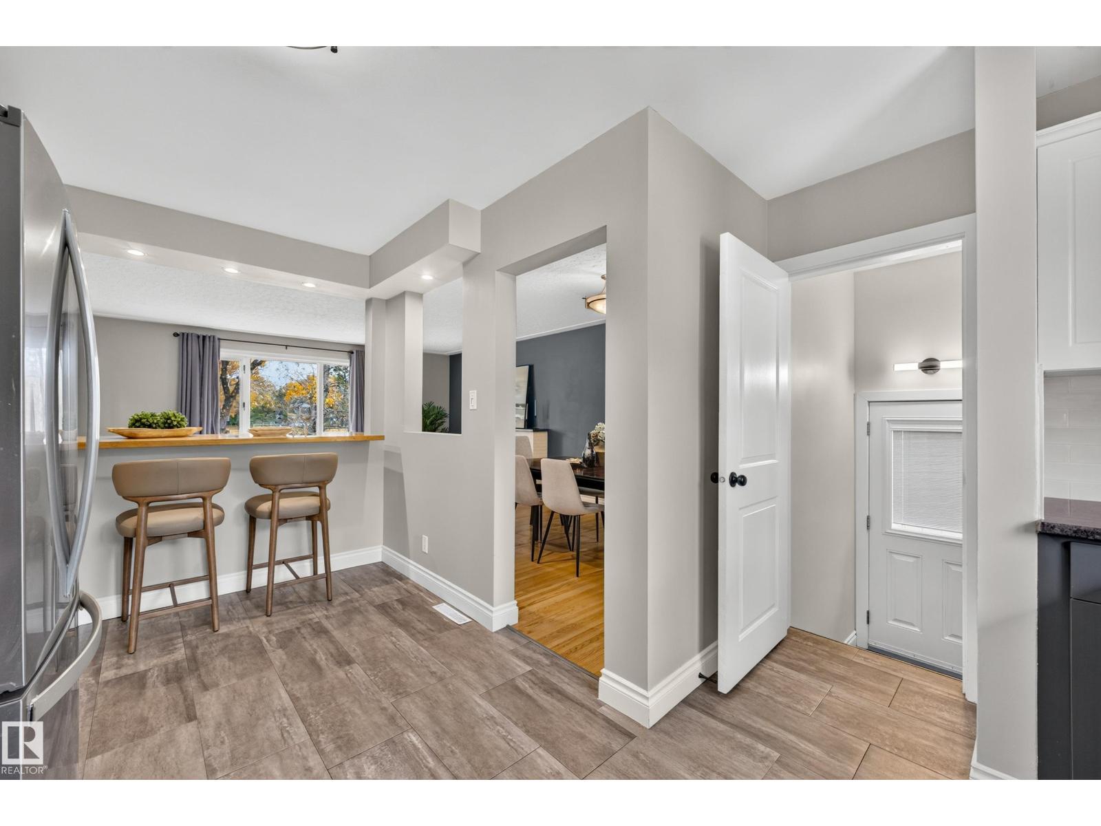 10224 82 ST NW - 22