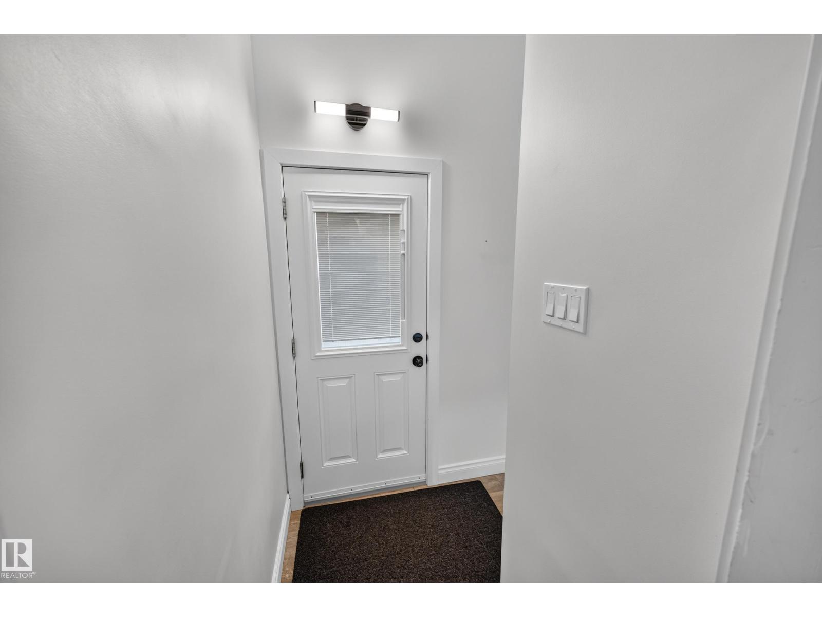 10224 82 ST NW - 32