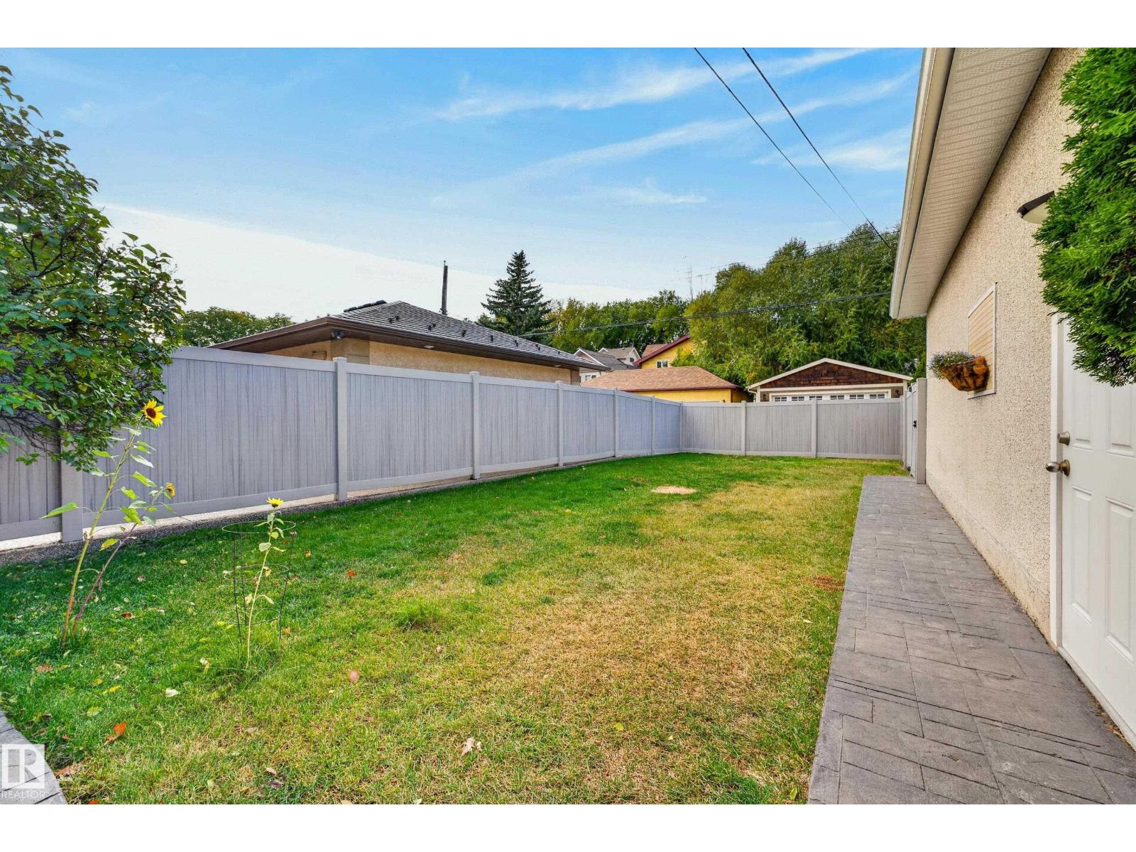 10224 82 ST NW - 52