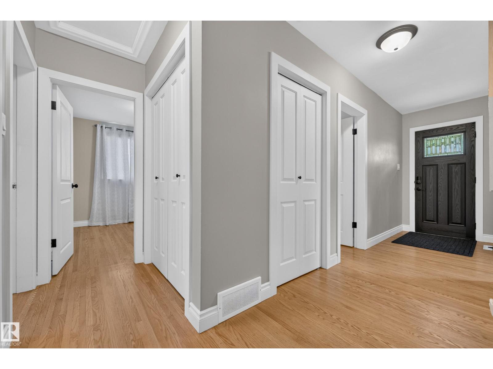 10224 82 ST NW - 7
