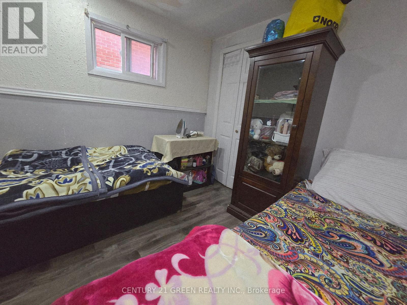 18 CURTIS DRIVE - 27